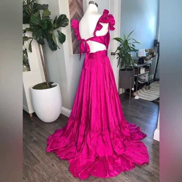 NWT 68062 Mac Duggal Ieena Cut-Out Ruffled Satin Gown Size 6
